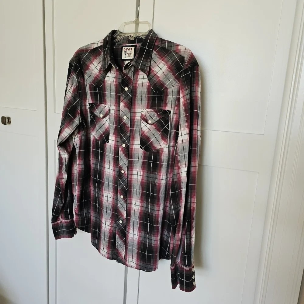 Levi's Western Wear 100% cotton long sleeve button-up size L